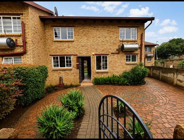 2 BEDROOM TOWNHOUSE FOR SALE IN CELTISDAL
